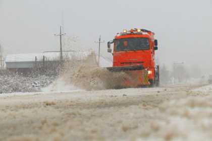 Kəlbəcərdə müxtəlif təyinatlı yollar qardan təmizlənib