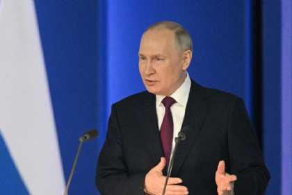 Putin: Qərb yalanların simvoluna çevrilib