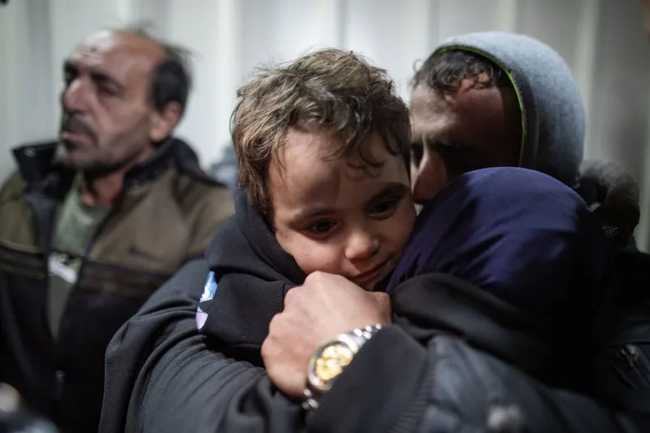 Rəfahdan Qəzzaya qayıdış: 12 fələstinli ailələri ilə yenidən görüşdü