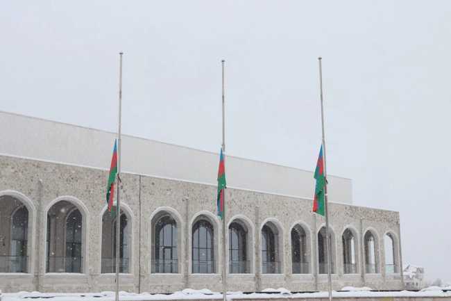 Xankəndi, Xocalı və Ağdərədə bayraqlar yarıyadək endirilib