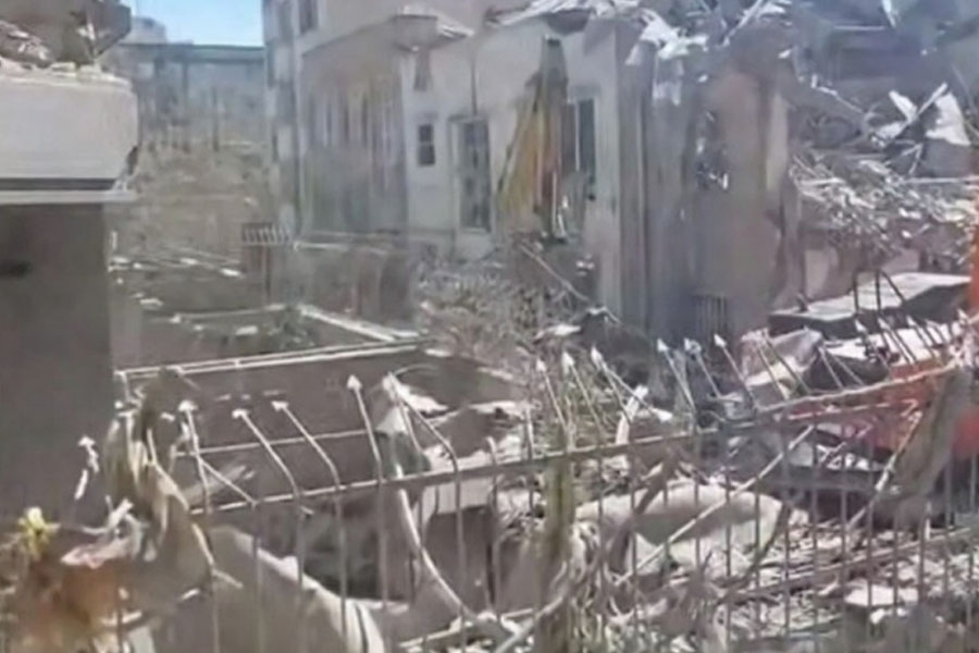 ABŞ-İsrail Tehrandakı bir sinaqoqu yerlə-yeksan etdi - VİDEO