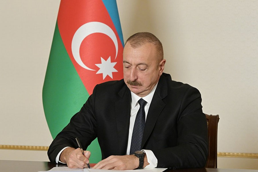 Bir qrup təhsil işçisi 