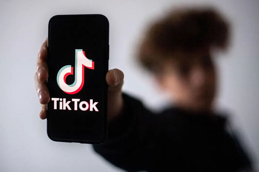 Deputat: Azyaşlıların “Tik-Tok”a girişi qadağan olunsun