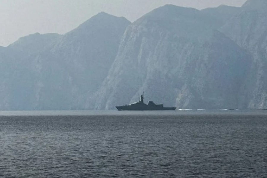 İran: Hörmüz boğazından bir litr də olsun neft keçməyəcək!