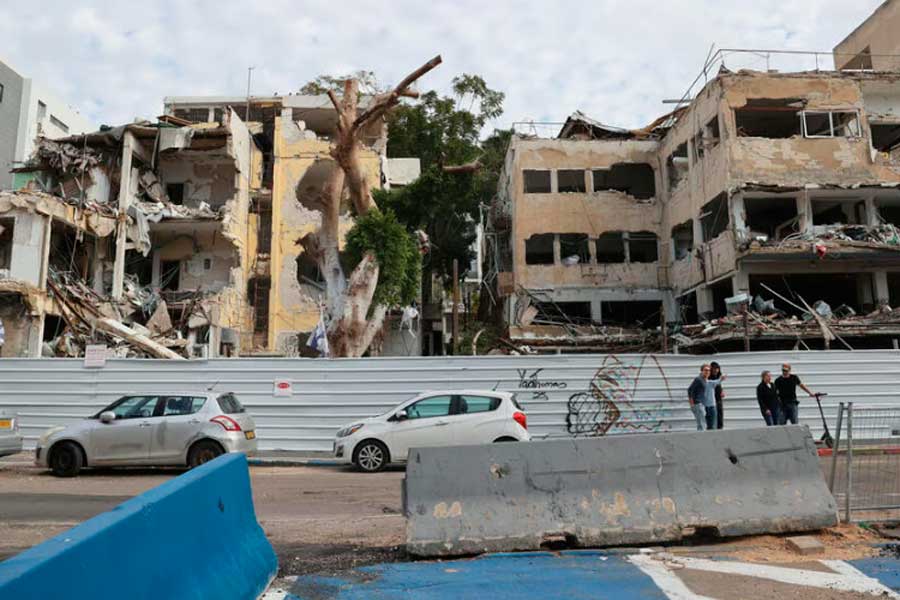 İran raketlərinin təsirindən İsraildə hələ də bəzi insanlar evsizdirlər