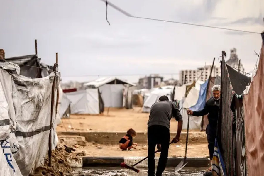 İsrail fələstinlilərin çadırlarına hücum edib