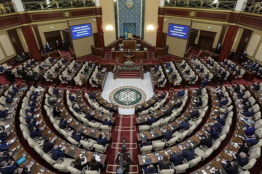 Qazaxıstanda parlament buraxıldı