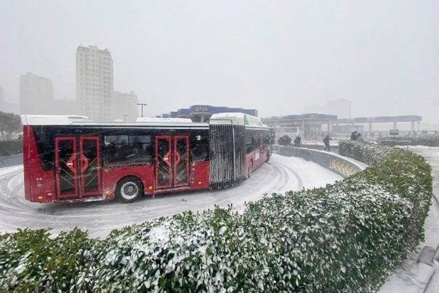 Sıxlığa görə 55 avtobus ünvana gecikib