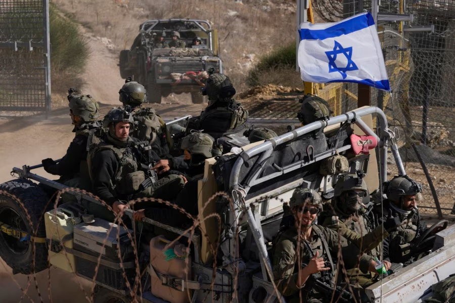 Suriya torpaqları hədəfdə: İsrail bombalayır, HTŞ susur