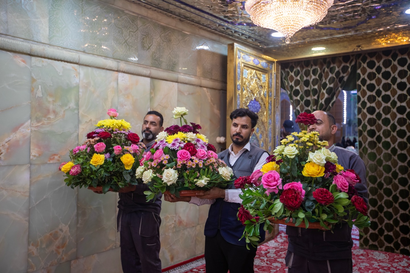 İmam Hüseyn (ə) zərihi gül-çiçəklə bəzədildi