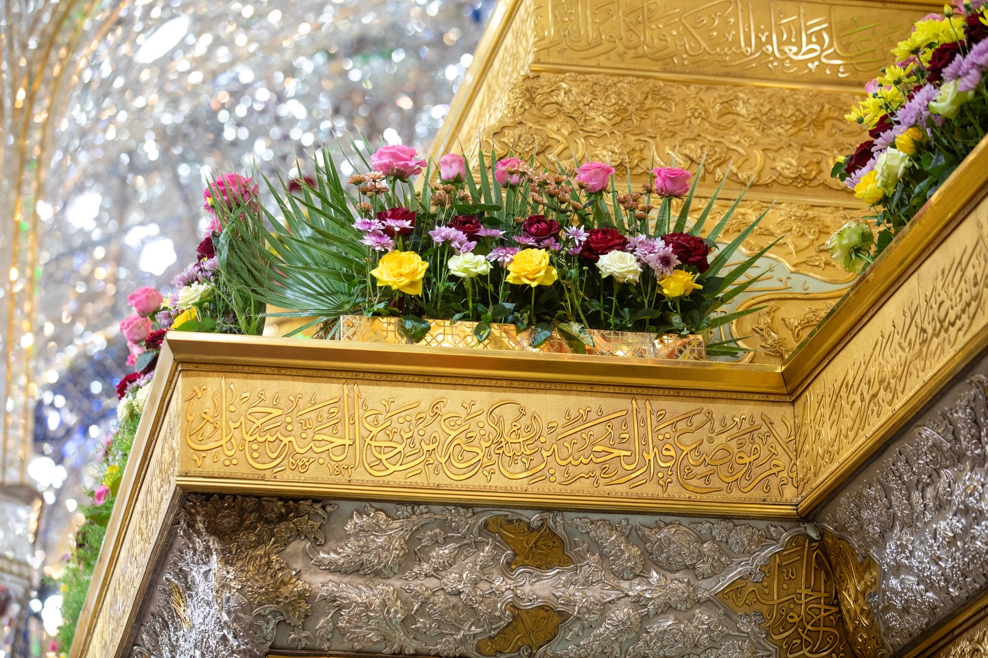 İmam Hüseyn (ə) zərihi gül-çiçəklə bəzədildi