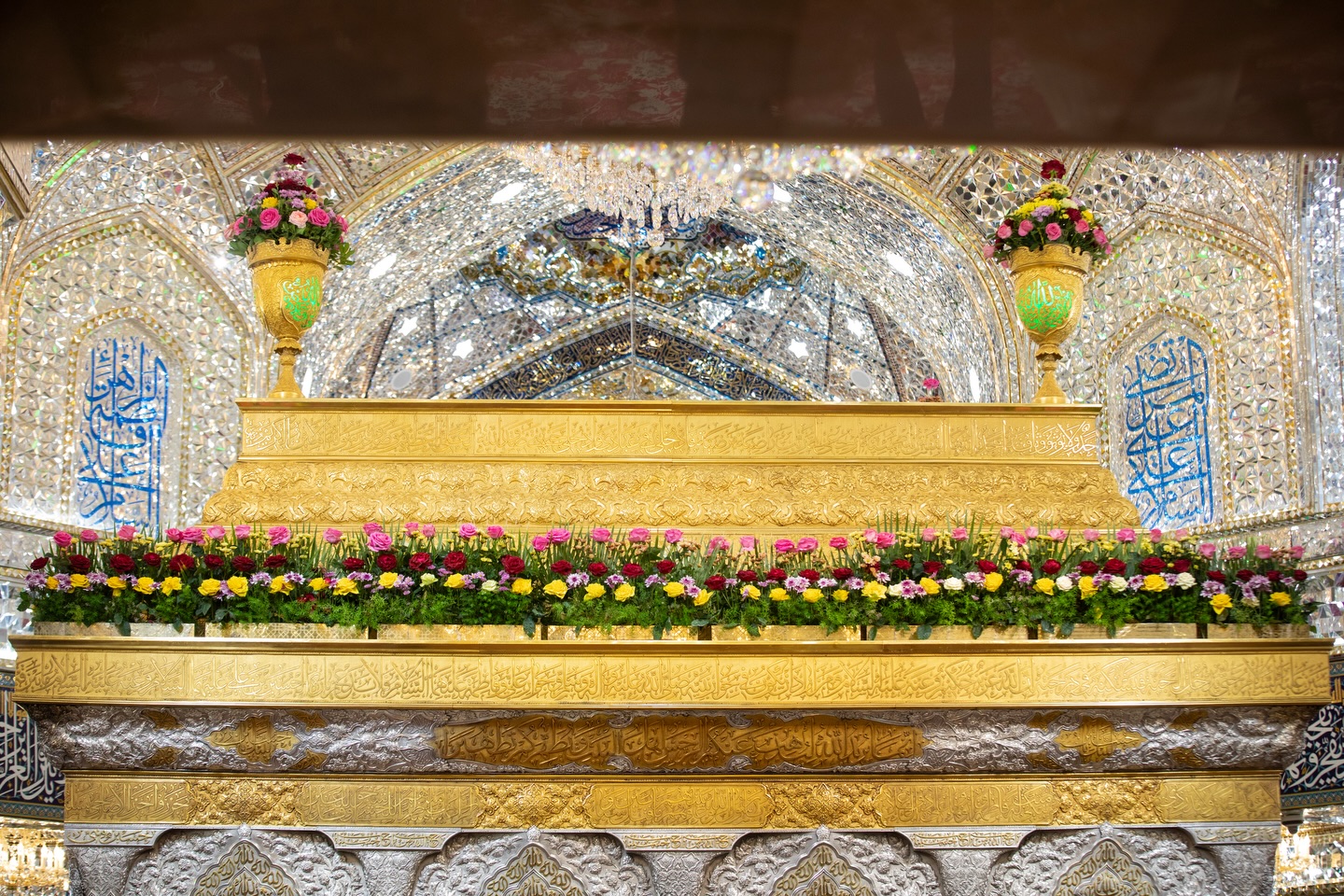 İmam Hüseyn (ə) zərihi gül-çiçəklə bəzədildi