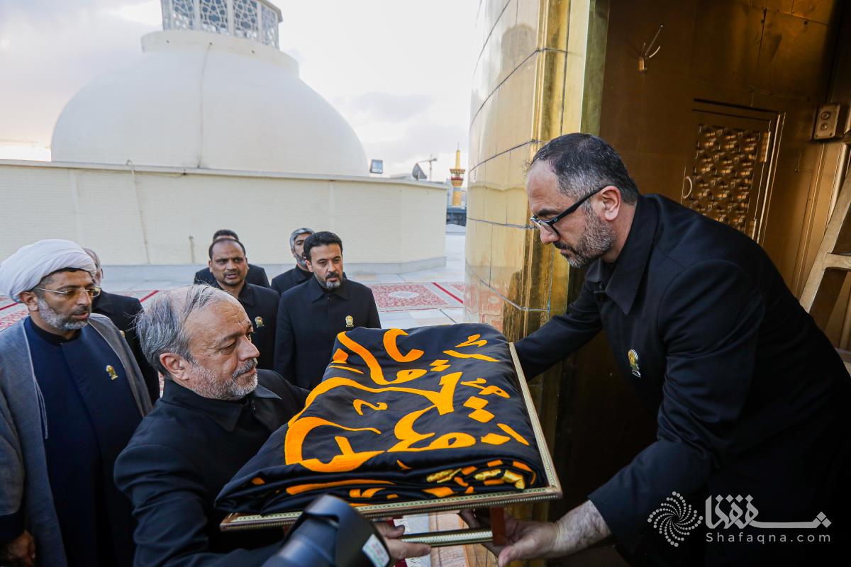 İmam Rza (ə) Ziyarətgahında qara bayraq qaldırılıb – FOTO