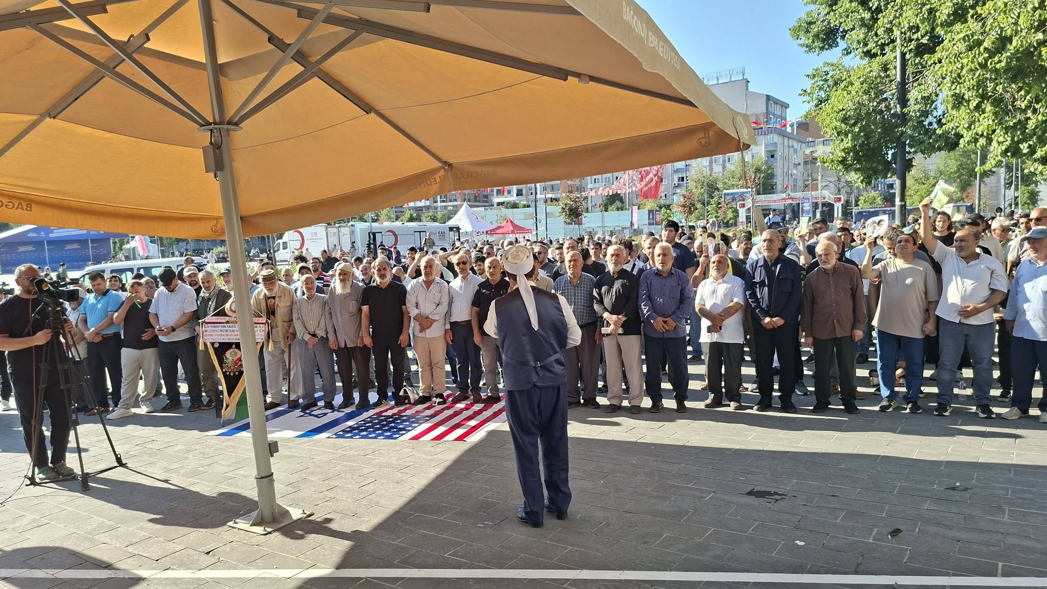 İstanbulda Ayətullah Xamenei üçün qiyabi cənazə namazı