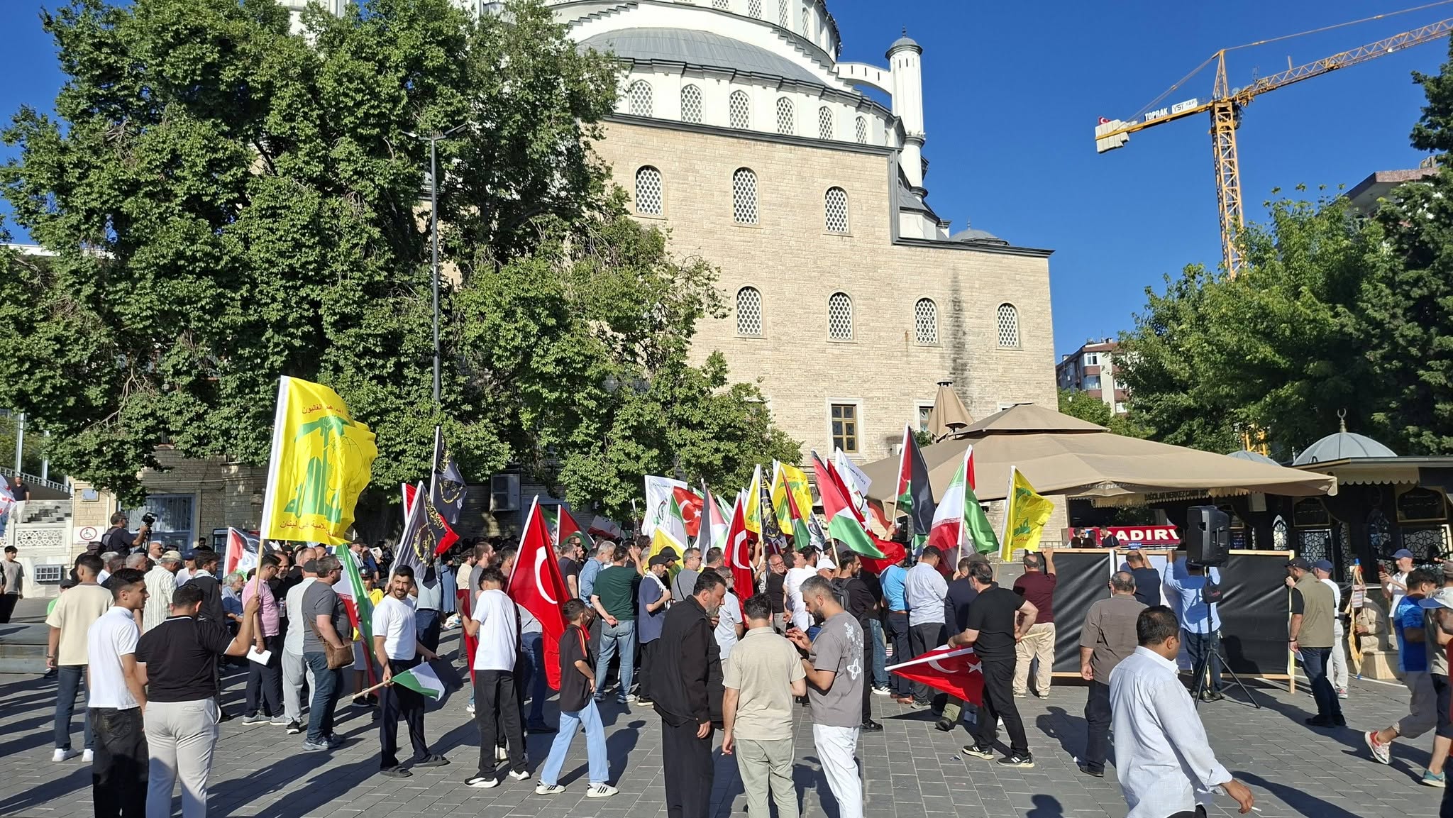 İstanbulda Ayətullah Xamenei üçün qiyabi cənazə namazı