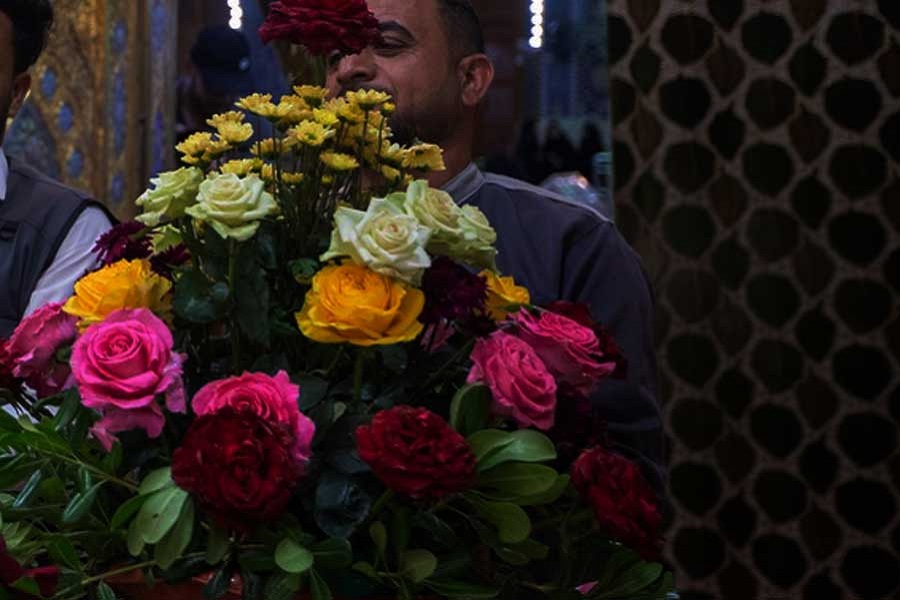 İmam Hüseyn (ə) zərihi gül-çiçəklə bəzədildi