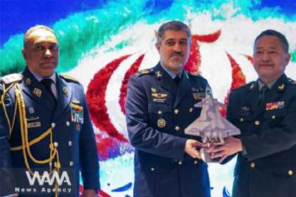 Çin səfiri İranlı generala J20 qırıcısının maketini verdi - ABŞ-a MESAJ