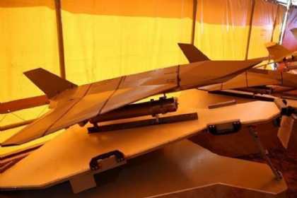 İran radarlardan yayınan yeni kamikadze dronunu təqdim edib