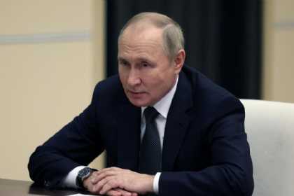Putin: Qərb nasistləri kimin məğlub etdiyini unudub