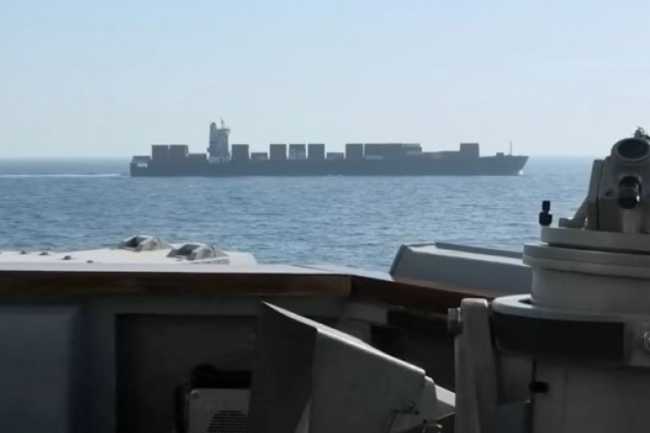 ABŞ Oman Körfəzində İran gəmisinə hücum etdi: Tehrandan cavab gecikmədi