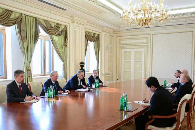 İlham Əliyev Rusiya Hökuməti Sədrinin müavinini qəbul edib