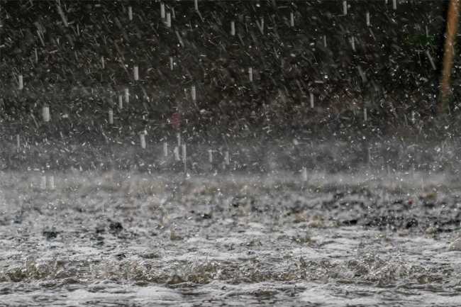 İntensiv yağıntılar sabah da davam edəcək