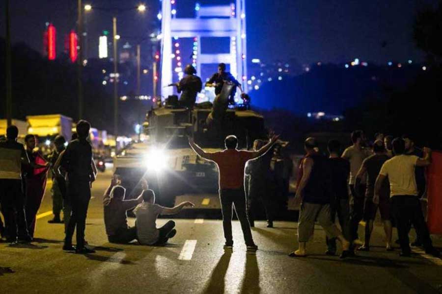 Fətullahçı terrorçuların çevriliş cəhdindən 10 il keçir