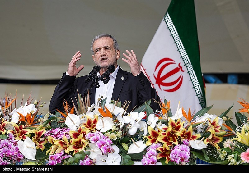 İran xalqı inqilabın qələbəsinin ildönümünü qeyd edir - FOTOLAR