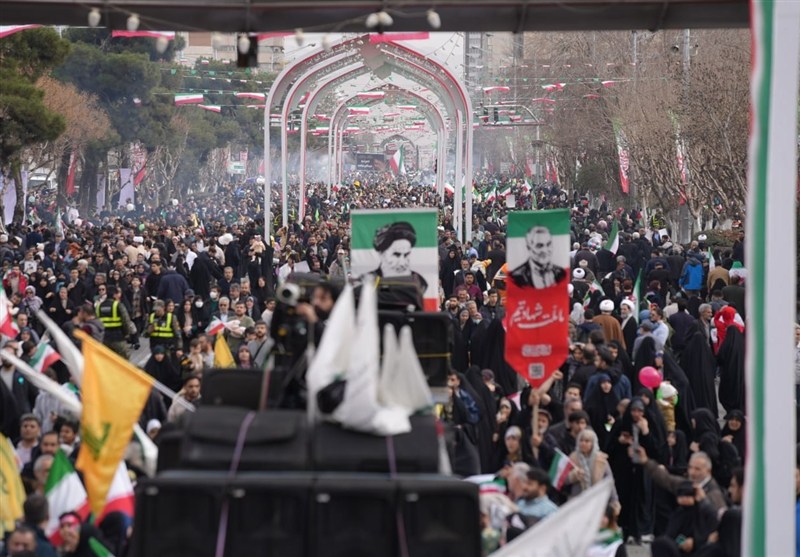 İran xalqı inqilabın qələbəsinin ildönümünü qeyd edir - FOTOLAR