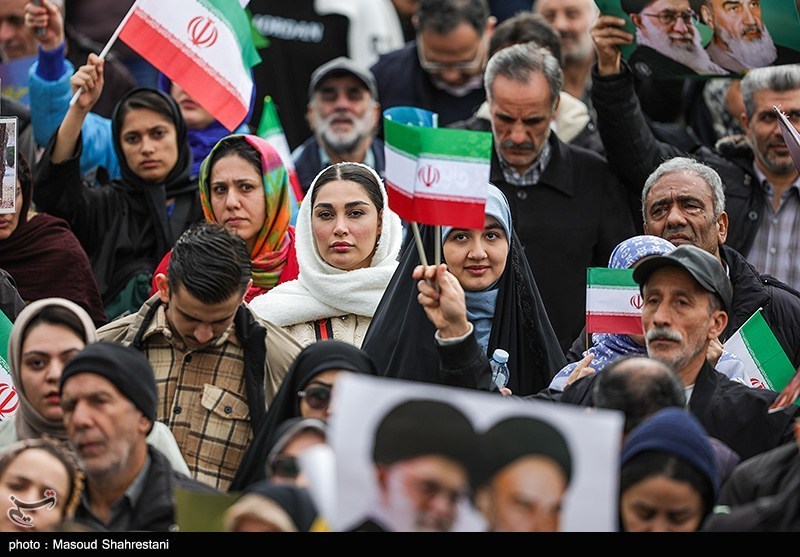 İran xalqı inqilabın qələbəsinin ildönümünü qeyd edir - FOTOLAR