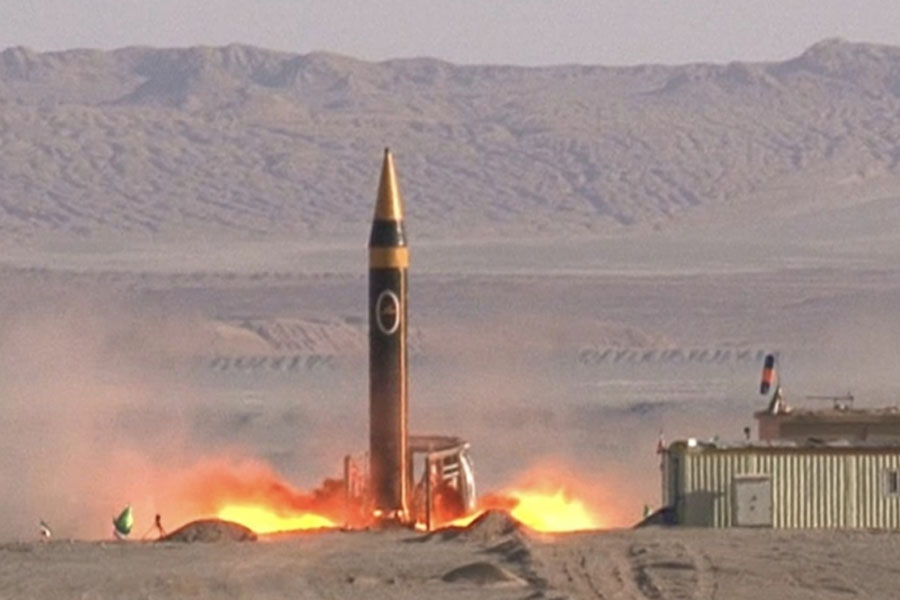 İran 4000 km məsafədə yerləşən bazaya iki ballistik raketlə zərbə endirib