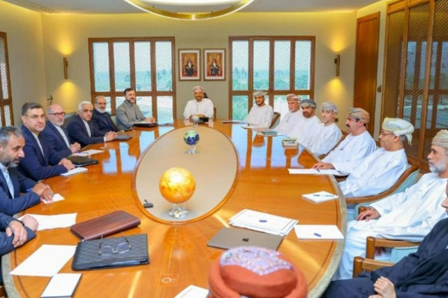 İran və Oman Hörmüz boğazının idarə olunması məsələsini müzakirə ediblər