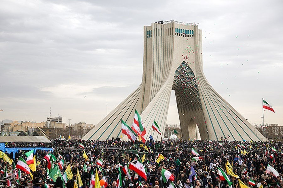 İran xalqı inqilabın qələbəsinin ildönümünü qeyd edir - FOTOLAR
