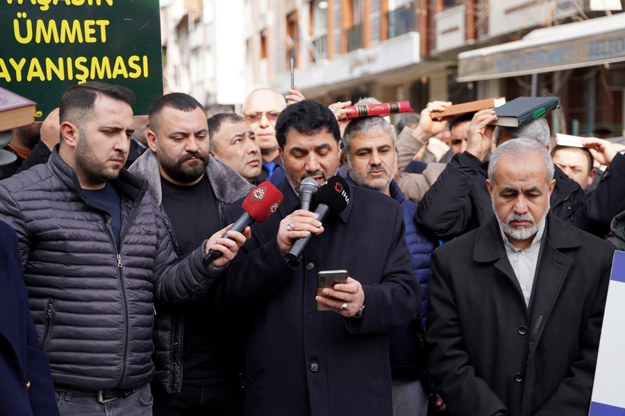 İsveçdə Quranın yandırılmasına İstanbulda etiraz - FOTO
