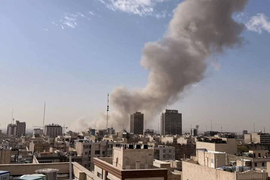 KİV: Ayətullah Xameneinin ofisi və Prezident Sarayı vurulub