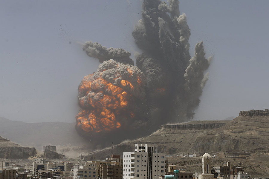 Səudiyyə Yəməndə dinc insanları bombaladı